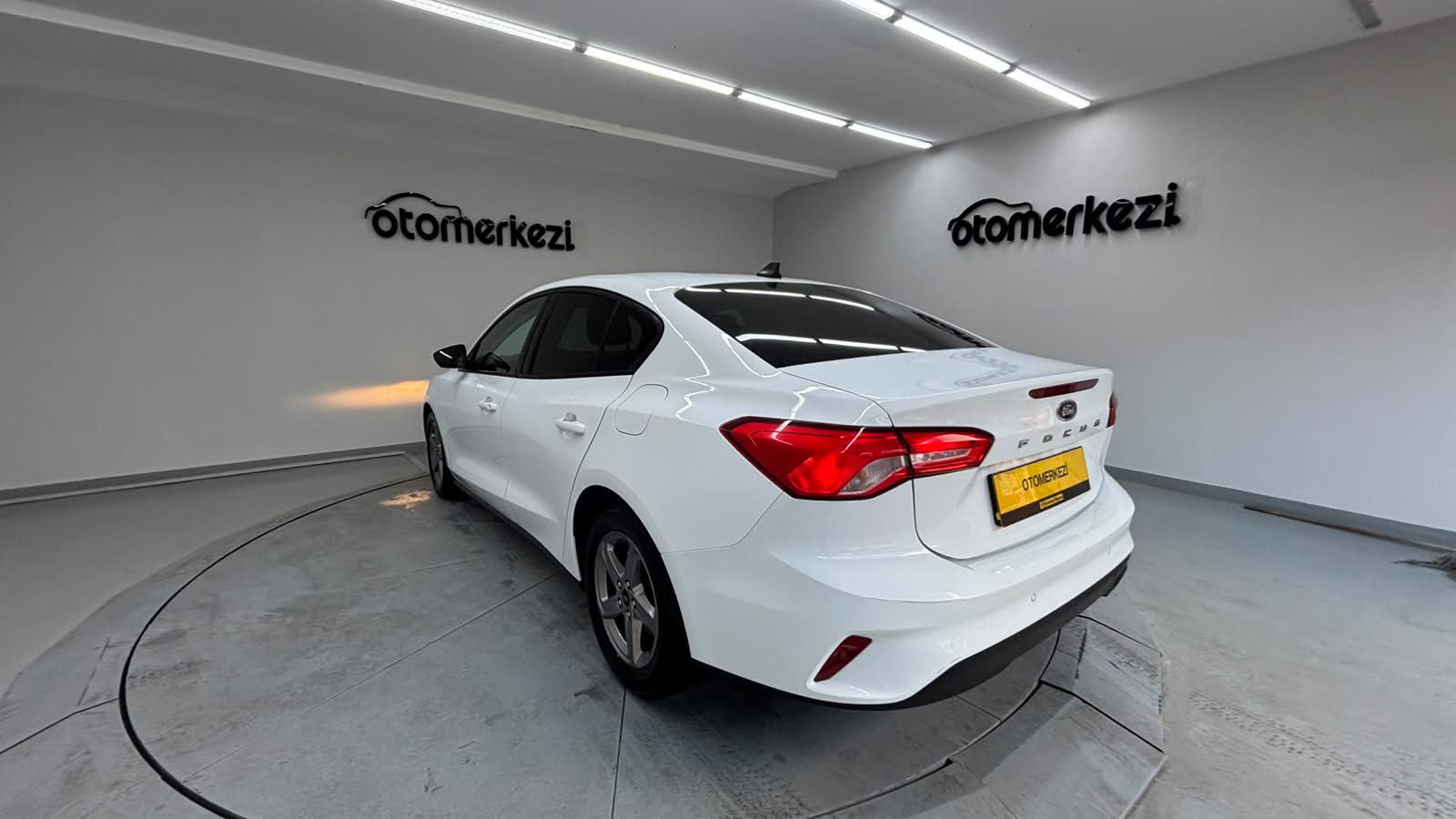 FORD FOCUS 10